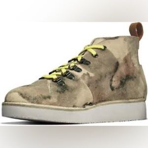 NEW!! Women’s Clarks Nala Hike Ankle Boots Off-White Camo Size 6M